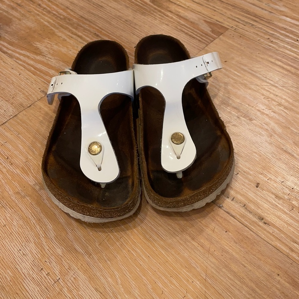 White Gizeh Birkenstock Sandal